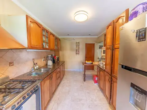 CASA EN VENTA EN BARRIO LA ARAUCARIA BELLA VISTA