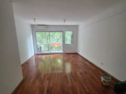 Departamento en alquiler en Parque Chacabuco, 2 ambientes con Balcón al frente