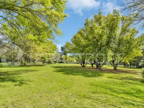 Casa en Venta con 6 cocheras