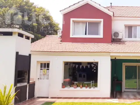 VENTA | Confortable CASA c/Jardin y Pileta