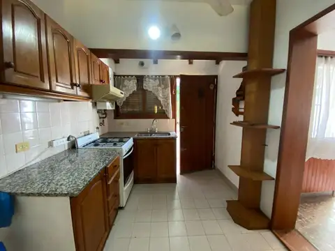 Casa 5 ambientes con 2 baños