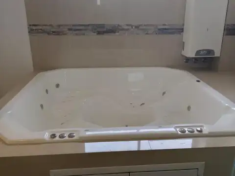 Casa 5 ambientes con 4 baños