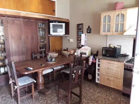 CASA - 6 AMBIENTES - ITUZAINGO NORTE