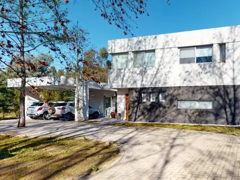 Casa en venta - 3 Dormitorios 3 Baños - Club Miralagos