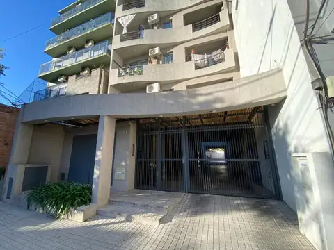 Deparetamento de 2 ambientes impecable, con SUM