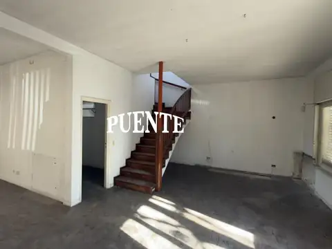 Casa en venta con 3 dormitorios, garaje, jardín y piscina en  Banfield Oeste.