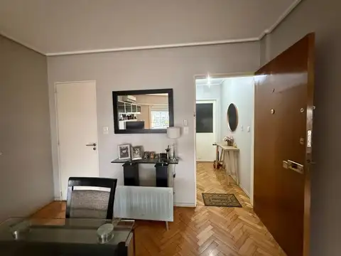 Piso 3 amb, con gran balcón aterrazado, más hab. y baño de serv., en Belgrano pegado a Las Cañi...