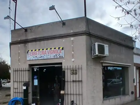 VENTA LOCAL COMERCIAL EN ESQUINA. BV ROCA Y MORENO