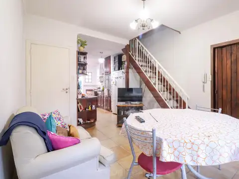 Casa 5 ambientes con 2 baños