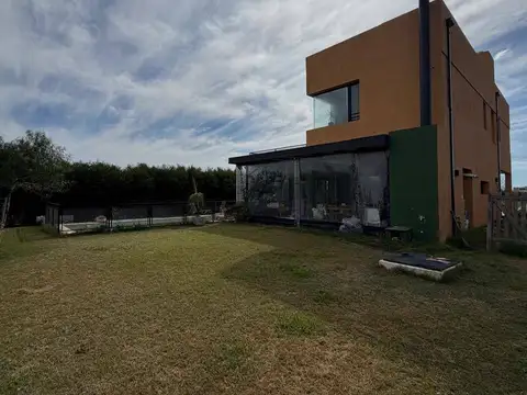 Casa 4 ambientes con 4 baños