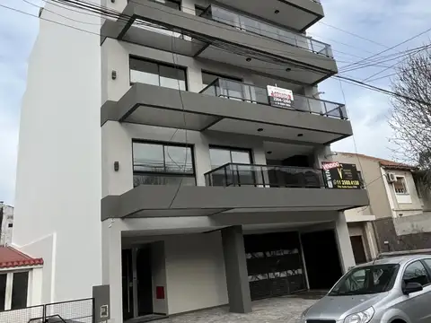 LINIERS. SALADILLO 1100. SEMI PISO DE CATEGORIA 3 AMB. FRENTE CON COCHERA