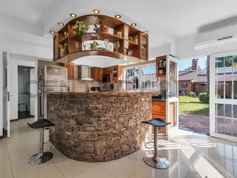 Casa 5 ambientes con 3 baños