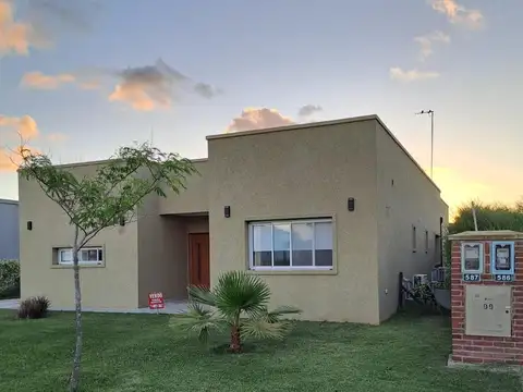 CASA EN VENTA BARRIO SAN RAMON - PILAR DEL ESTE