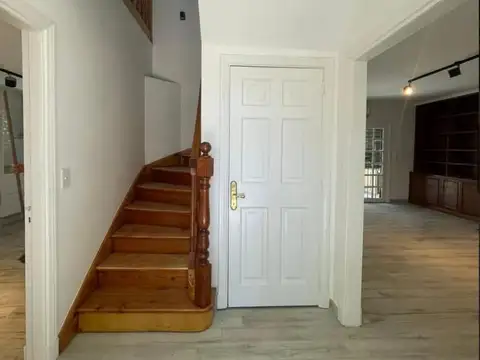 Casa en Alquiler con 1 cochera