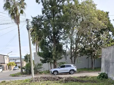 Terreno en esquina semicentrico