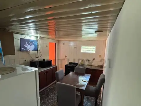 Casa 6 ambientes con 2 baños