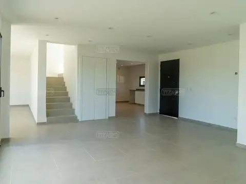 Casa 4 ambientes con 3 baños