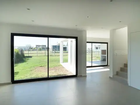 Casa en Venta en Pilar del Este - Santa Lucia, USD 195.000