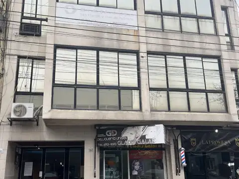San Martín (Sarmiento 1955) Depto 4 amb. 150m2. Apto profesional