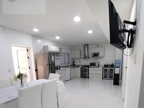 Casa 6 ambientes con 1 baño