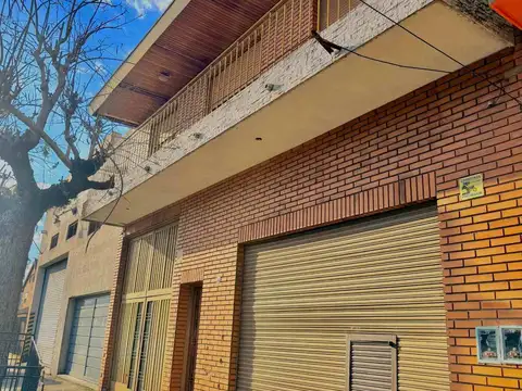 VENTA CASA en block. PILETA Y LOCAL PABLO PODESTÁ