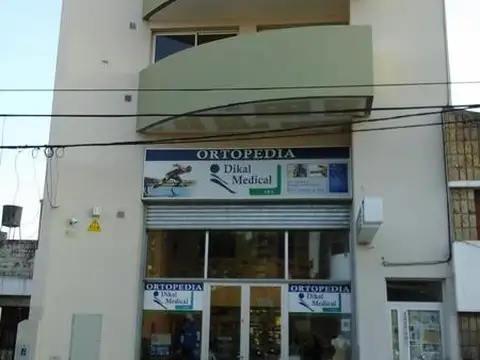 Departamento en zona céntrica de 1 dormitorio con placard embutido, ingreso por escalera, comedor co