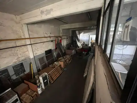 Depósito s/ importante Av. con inmejorable ubicación logística.