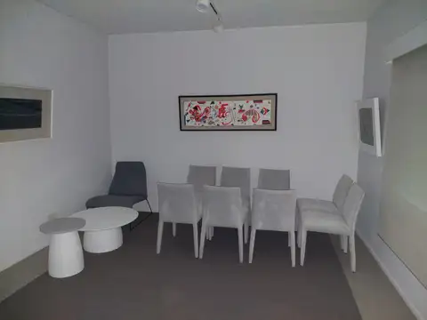 Casa 14 ambientes con 5 baños