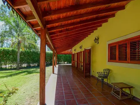 Casa en Venta con 3 cocheras