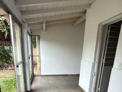 Casa en Alquiler con 1 cochera