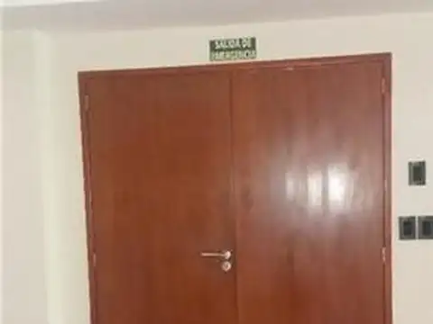 Oficina 7 ambientes con 2 baños