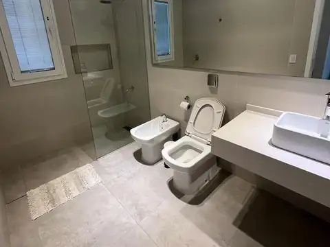 Casa en Alquiler Temporal con 1 cochera