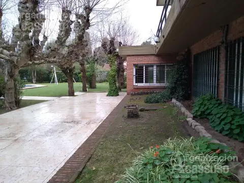 Casa 7 ambientes con 5 baños