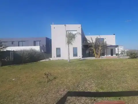 Casa en Venta en Guernica, USD 300.000