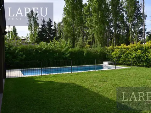 Casa 5 ambientes con 3 baños