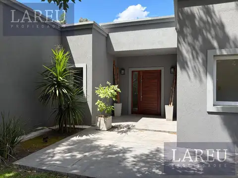 Saint Mathews Village, Pilar