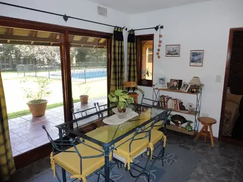 Casa en Venta con 2 cocheras