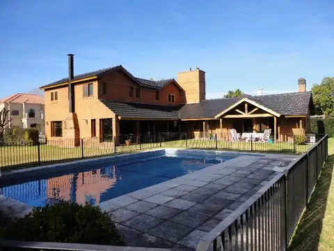PILAR DEL LAGO EXCELENTE CHALET CON PISCINA  DOBLE LOTE