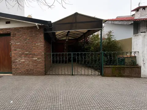 VENTA CASA 4 AMB CON JARDIN,  QUINCHO Y COCHERAS