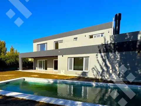 Casa en VENTA, a estrenar/ Nivel Gerencial/ Barrio Cerrado COSTA AZUL. Neuquén capital.