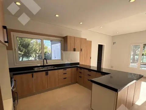 Casa en Venta en Neuquen, USD 900.000