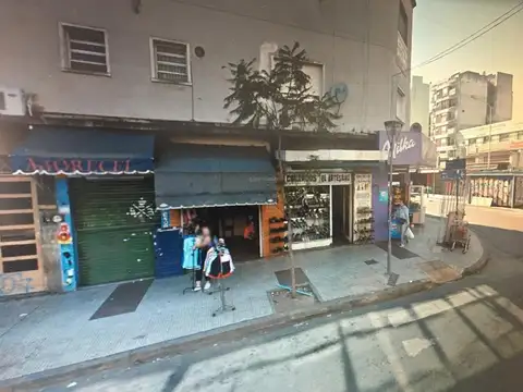 LOCAL  P.H   FRENTE A LA  ESTACION  MORON  LADO NORTE