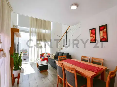 Duplex en alquiler dos dormitorios, parrilla, pileta, SUM . Complejo 467 entre 21 y Cno. Gral. Belgr