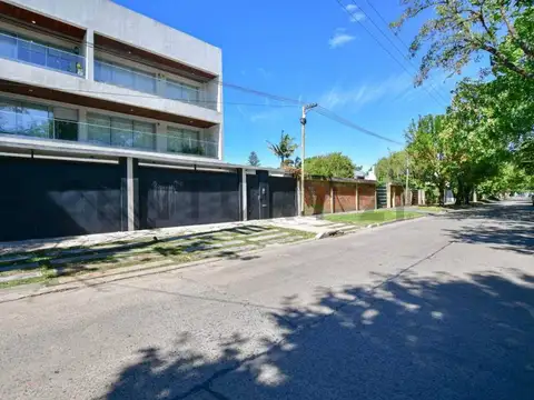 Duplex en alquiler dos dormitorios, parrilla, pileta, SUM . Complejo 467 entre 21 y Cno. Gral. Belgr