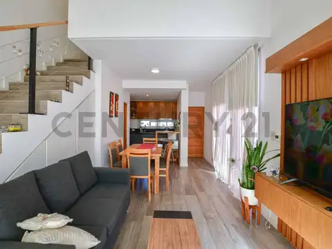 Duplex en alquiler . Complejo 467 entre 21 y Cno. Gral. Belgrano City Bell. SUM y Pileta-  Dos dormi