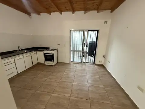 Casa tres ambientes en ALQUILER con patio - Wilde