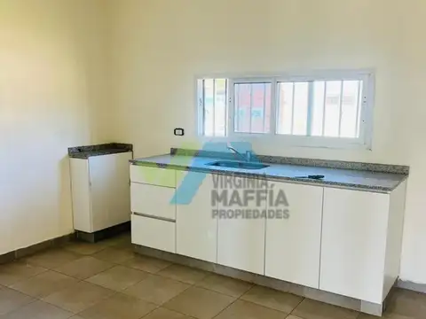 Casa 4 ambientes con 2 baños