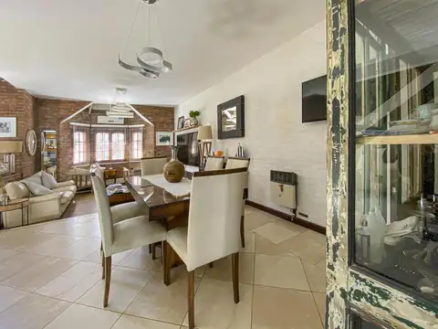 Casa en Venta con 2 cocheras