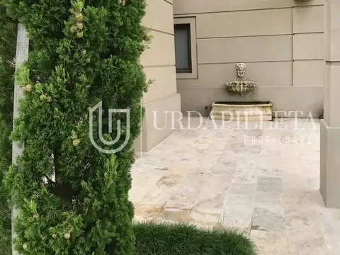 Casa en Venta con 4 cocheras