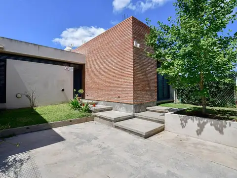 CASA EN VENTA UN DORMITORIO , CITY BELL . LA PLATA